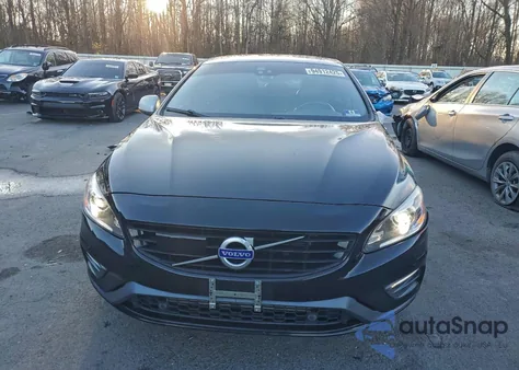 2017 Volvo S60 R Design z USA, uszkodzony, nr VIN YV149MTS4H2434444
